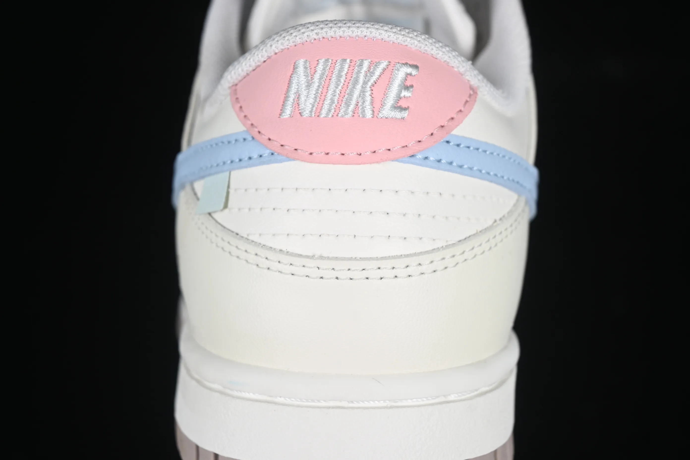 All categories Nk SB Dunk Series Nk SB Dunk Low High-end customized low-top sneakers Nike SB Dunk Low Cupid Heart Anniversary high-end customized low-top casual sneakers YW0212-012